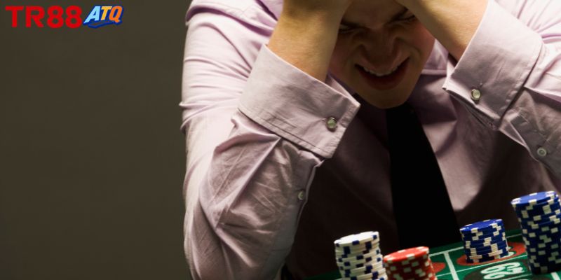 Cảm xúc tiêu cực từ thua lỗ dẫn đến quyết định bốc đồng